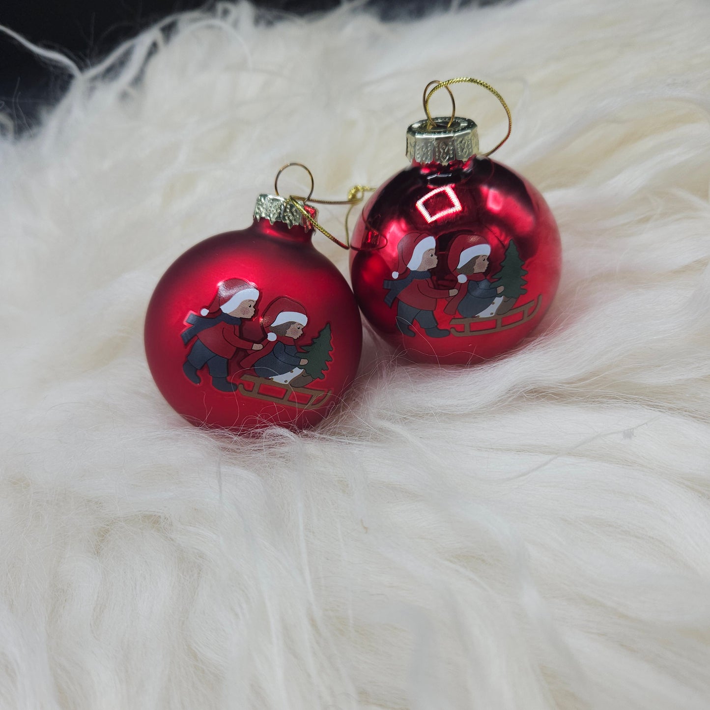 Ornaments, red - 2 in box