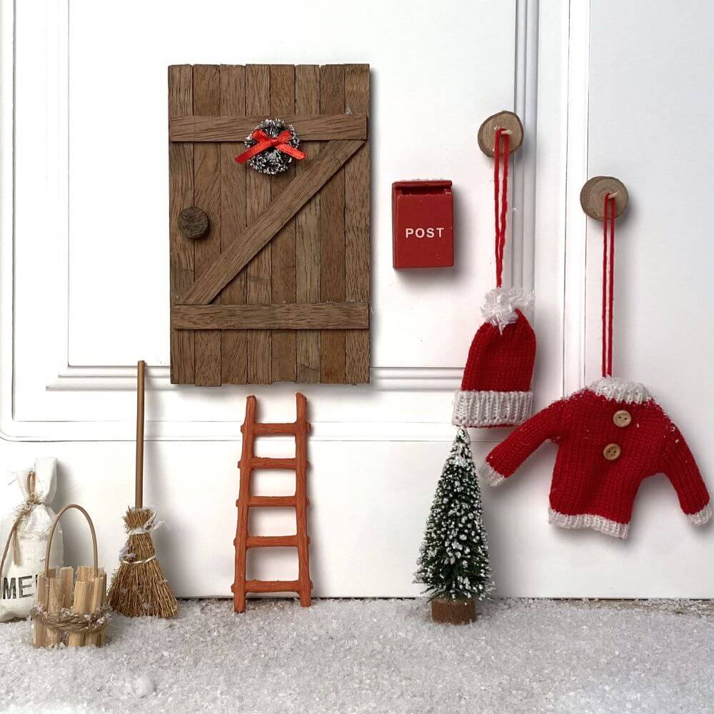Santa door set, H 18cm, W 12.5cm, D 7cm 9/box,